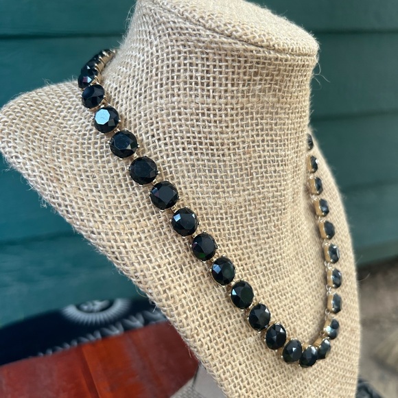 Banana Republic Black Glass Mourning Stones  Vintage Gold Tone Heavy Necklace - Picture 4 of 9